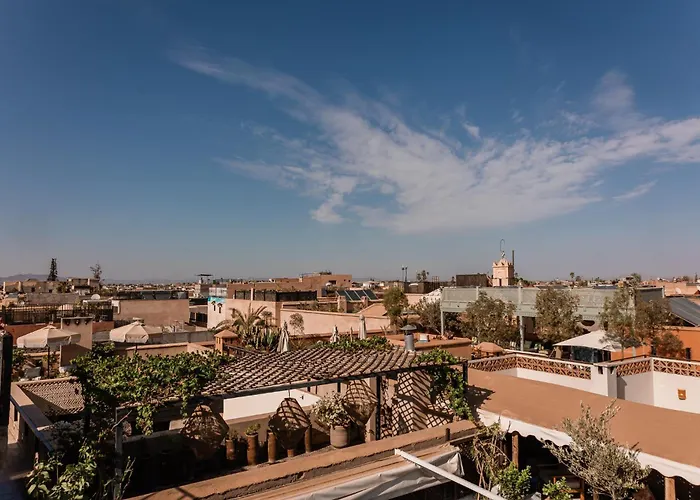 Riad White FlowersHotel Marrakech